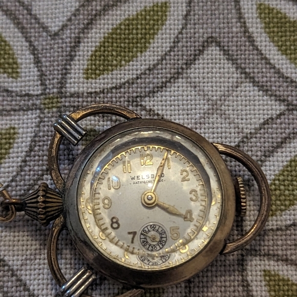 Vintage unique SWISS watch pendant 10k gold with R.W initials on back . - Picture 2 of 4